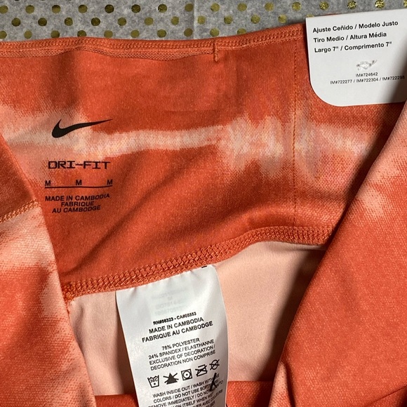 Nike One Luxe Women's 7" Mid-Rise Printed Training Shorts Madder Root/Black NWT - Picture 7 of 11